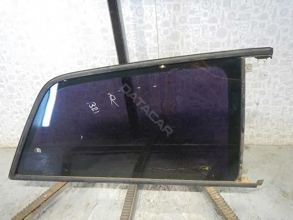 Стекло двери 8L3847100B