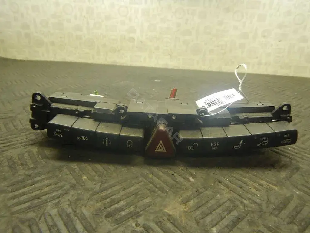 Кнопка аварийки A2208218058