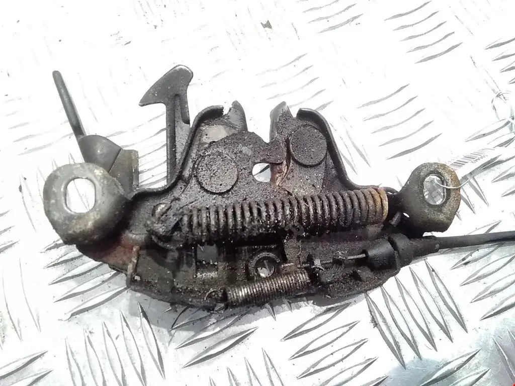 Замок капота 65601CB00A