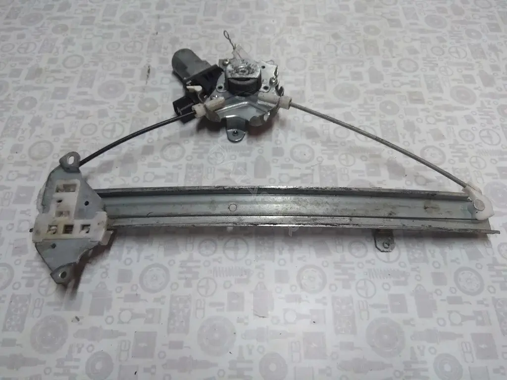 Стеклоподъемник MR991333