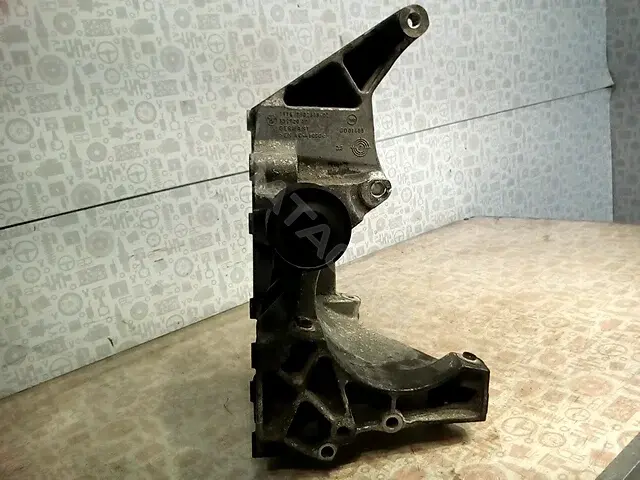 Кронштейн генератора 11167802639, 11677802639