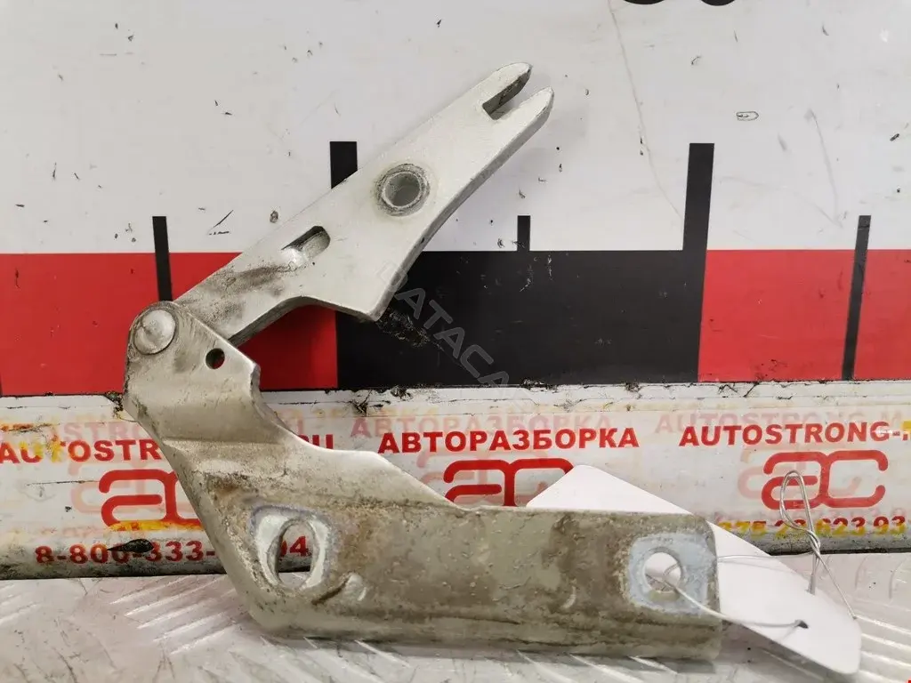 Петля крышки багажника 90379083