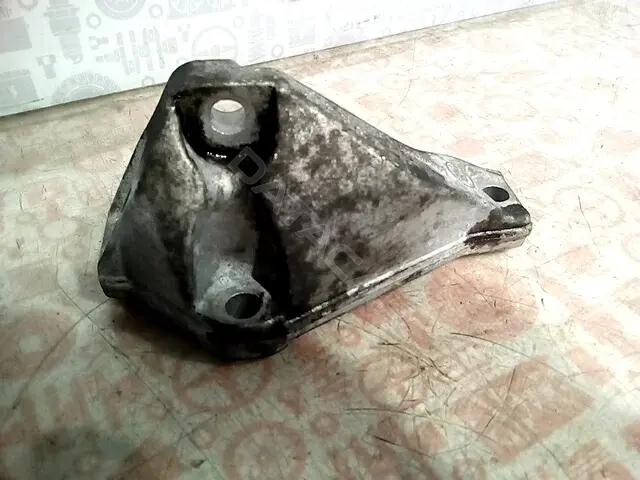 Крепление ТНВД 13517804376