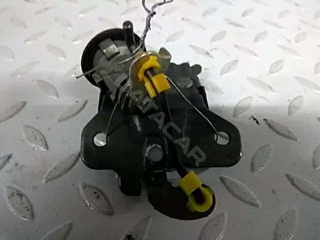Замок крышки багажника 8123029500