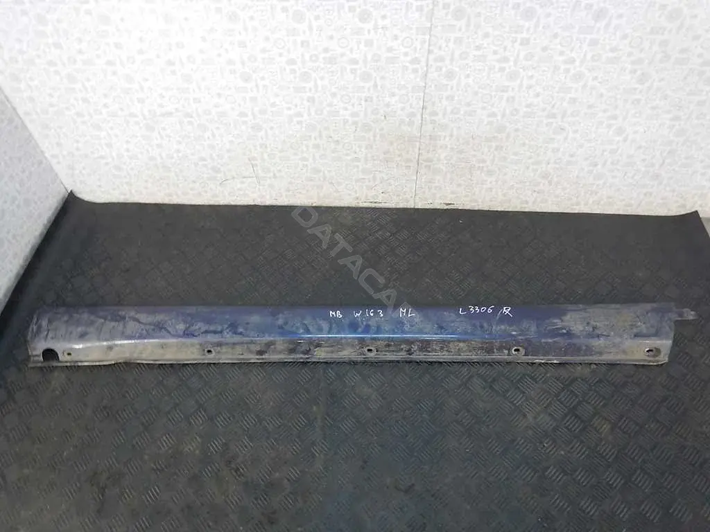Накладка на порог A1636900440