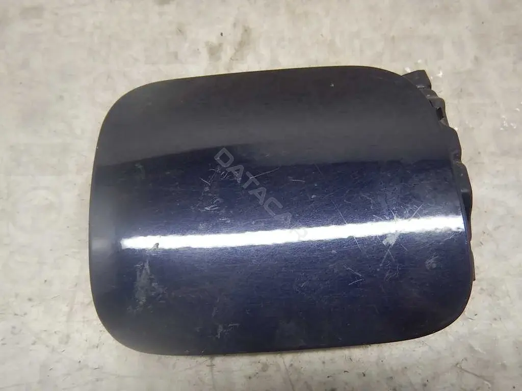 Крышка лючка топливного бака 8L0809905A
