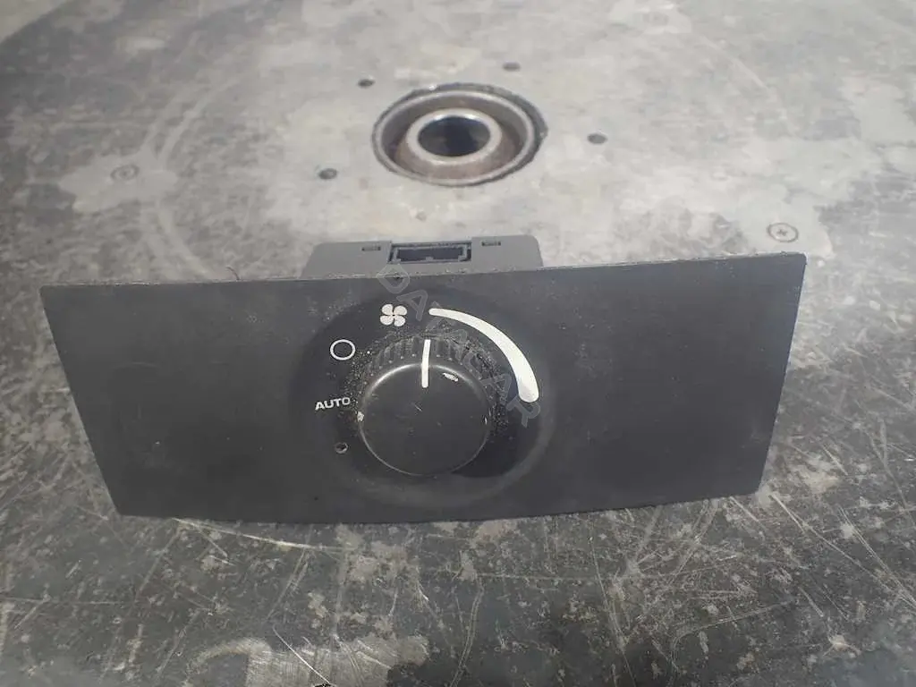 Блок управления климат-контролем UB51XDVAC