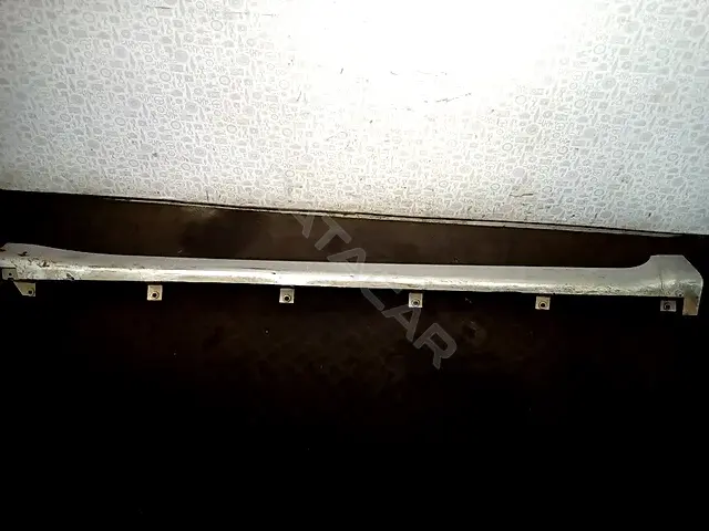 Накладка на порог 76851JA000