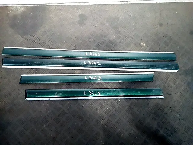 Молдинг двери 4D0853951