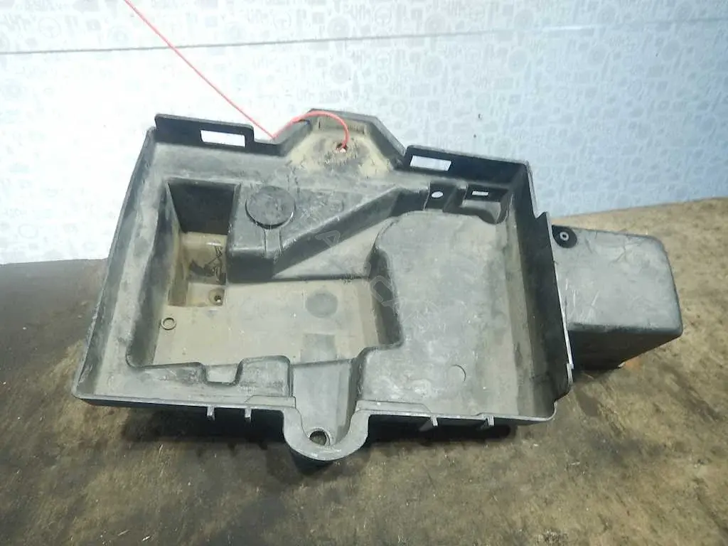 Полка аккумулятора 04860862AC
