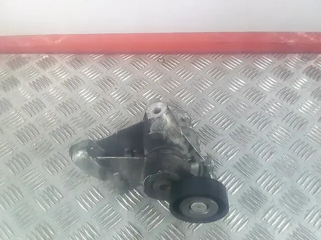 Кронштейн компрессора кондиционера 30711586, 6G9N-19D624-BC
