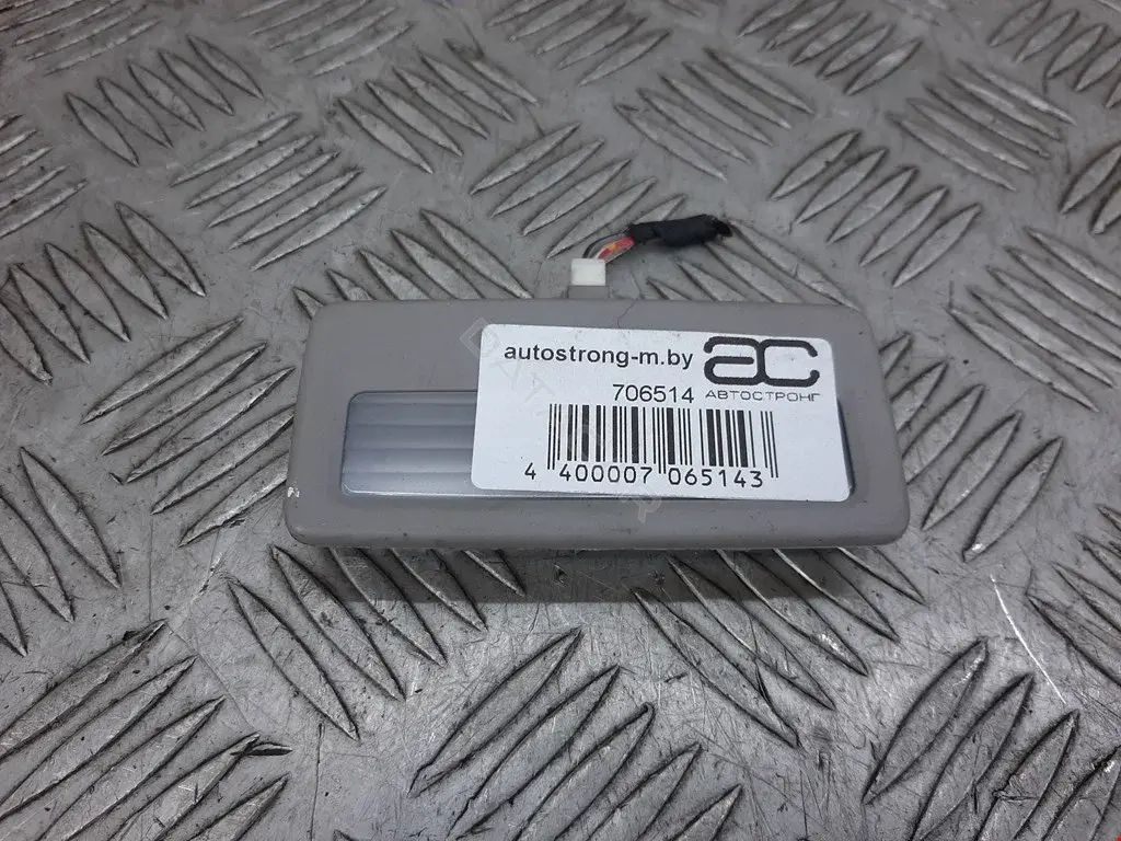 Плафон освещения салона 63319163766