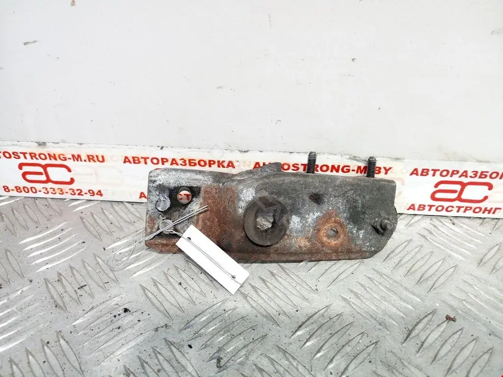 Кронштейн радиатора RF4P15250
