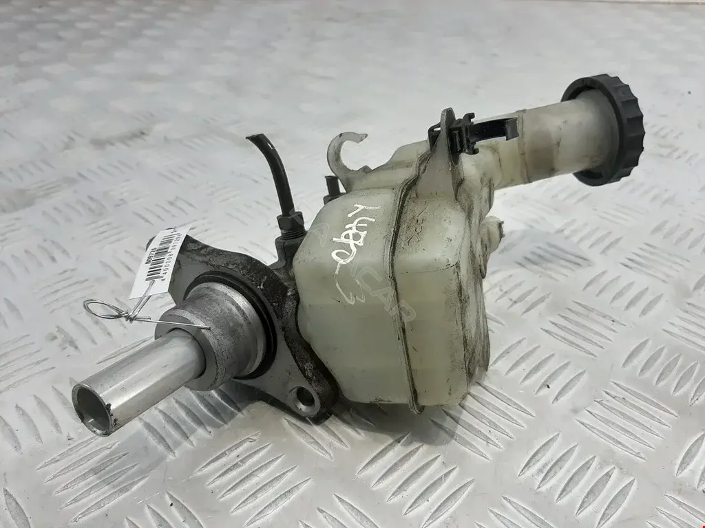 Главный тормозной цилиндр 4625A171