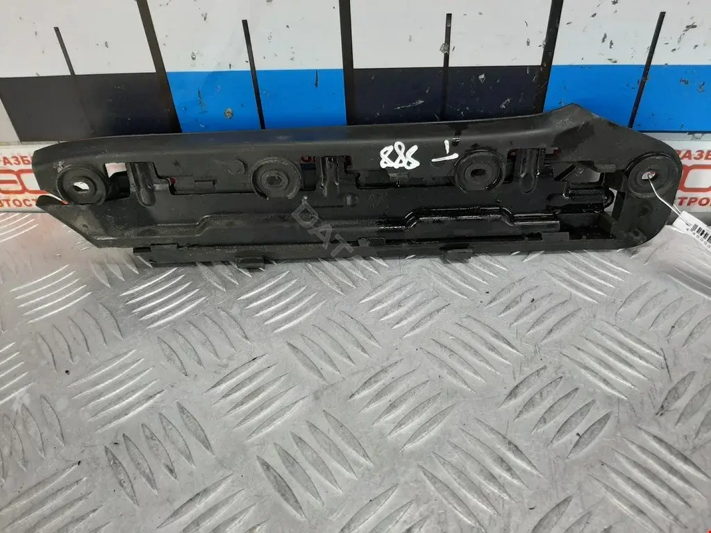 Кронштейн-направляющая бампера 1T0807049, 5504009545931P, 5867567