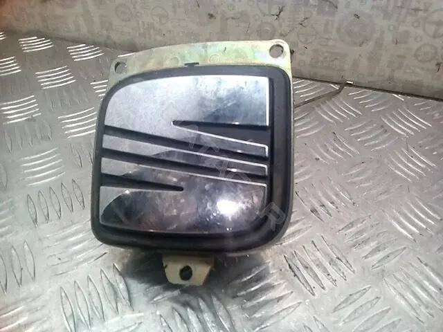 Ручка крышки багажника 6L6827565C