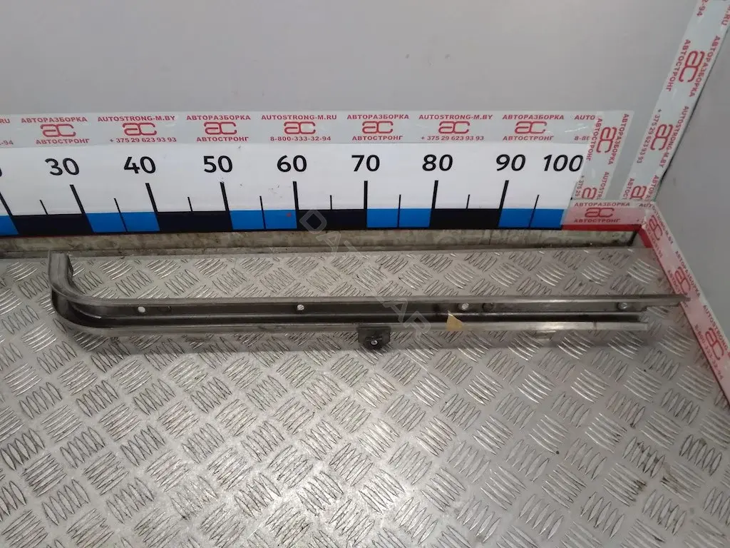 Направляющая сдвижной двери 839204D100