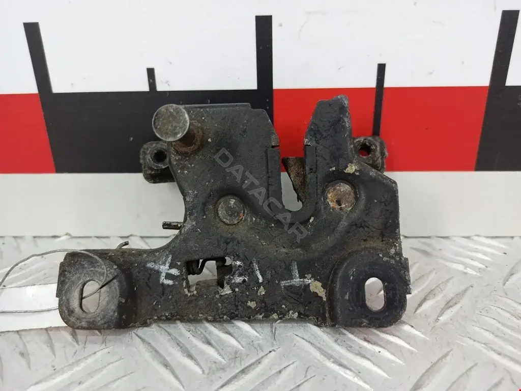 Замок капота 8D0823509J