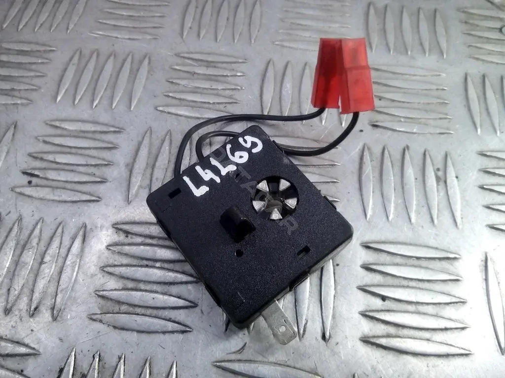Усилитель антенны 30679655, 31215629