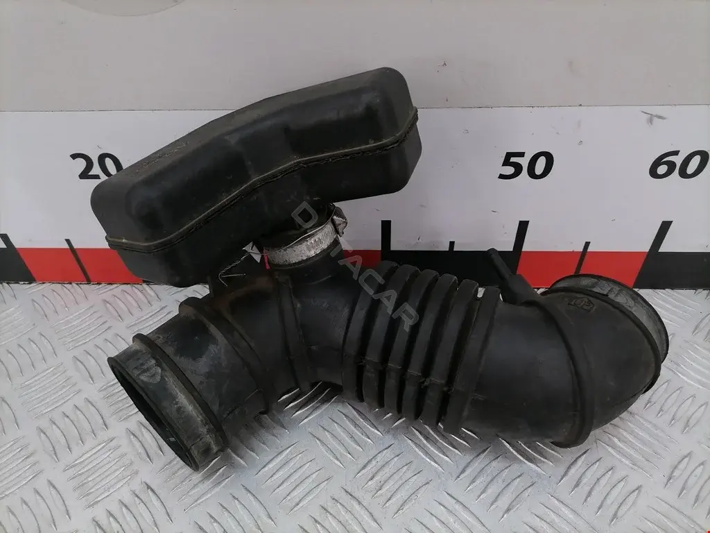 Патрубок воздушный MR529561