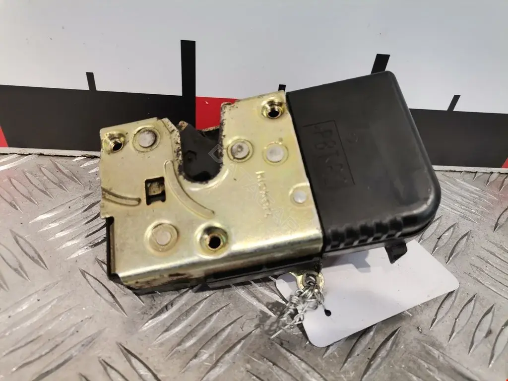 Замок двери 9136K2