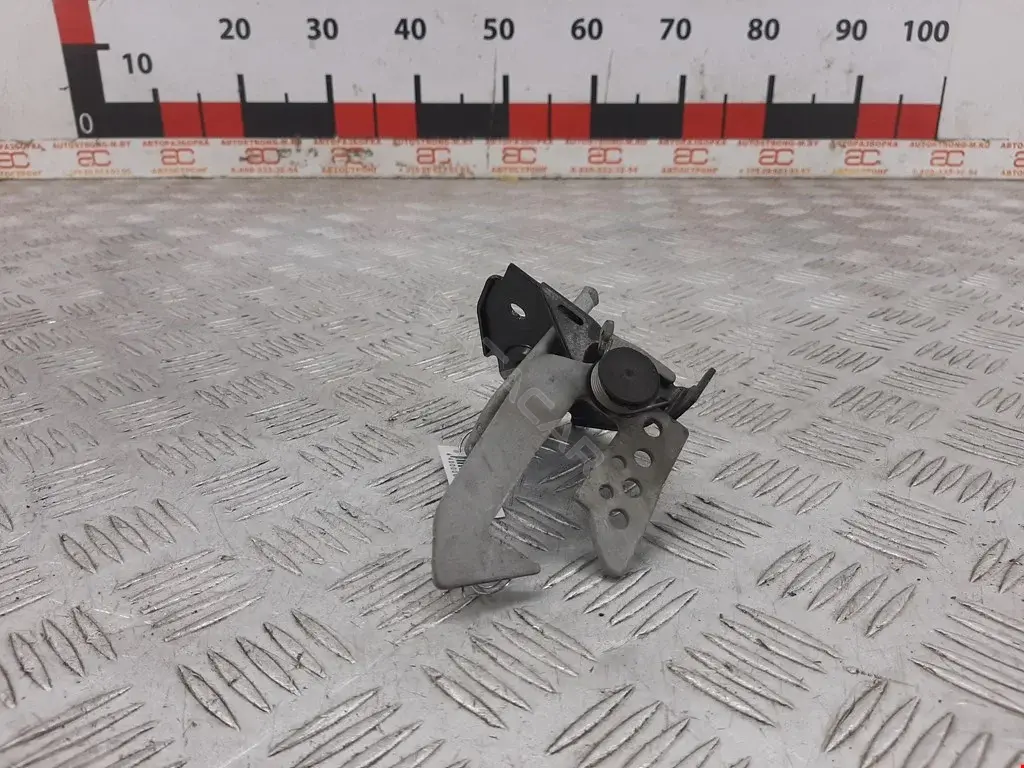 Замок капота 13989610, 51237183764, 7183764