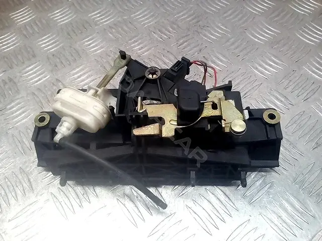 Ручка крышки багажника 4B0827565F, 8D9827565A, 8D9827565B