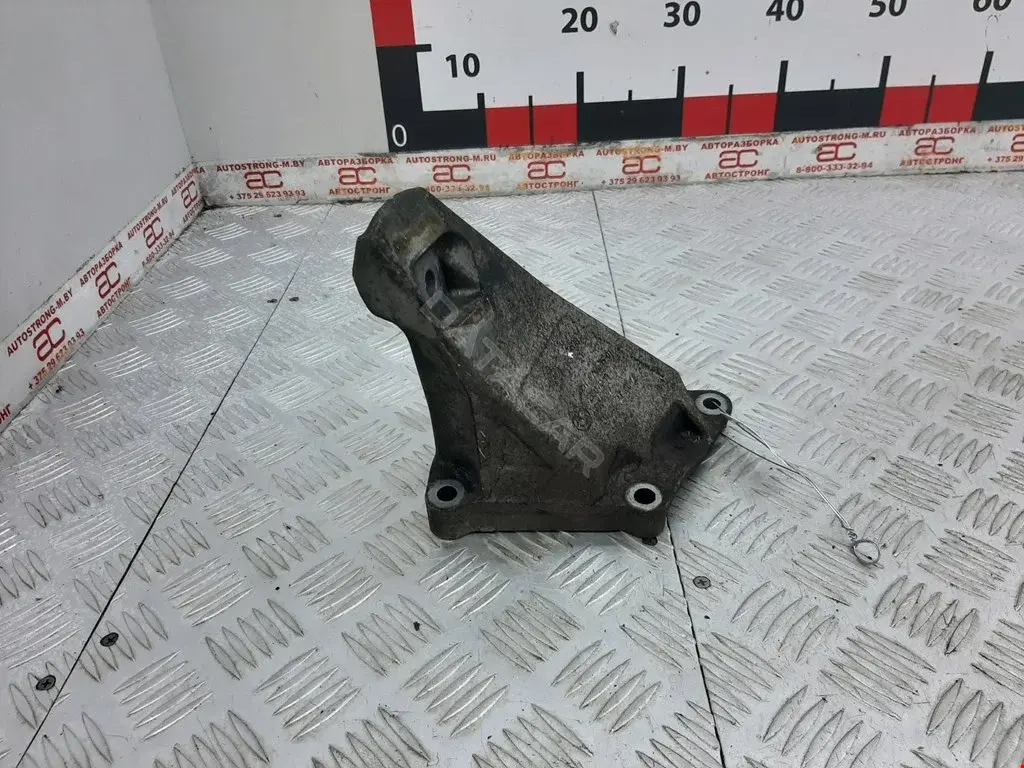 Кронштейн двигателя 22116754615