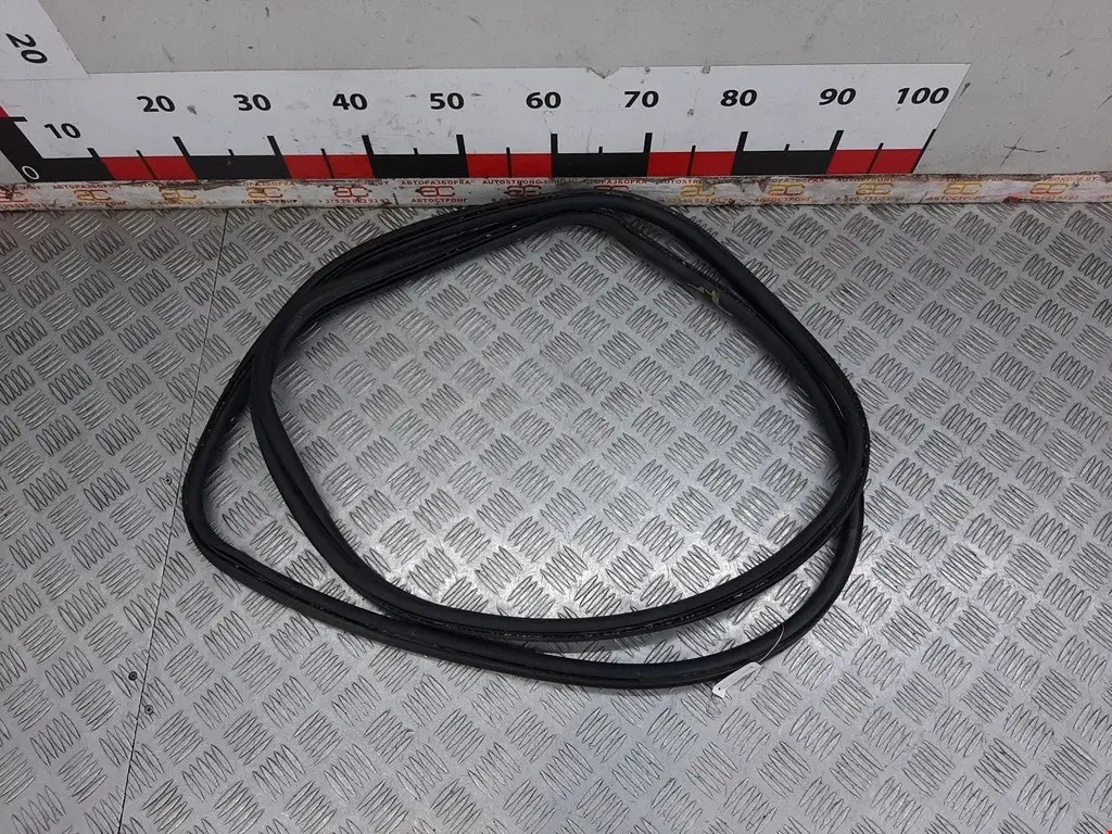 Уплотнитель багажника 51767187307, 7184108