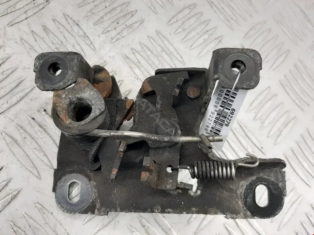 Замок капота 8D0823509J