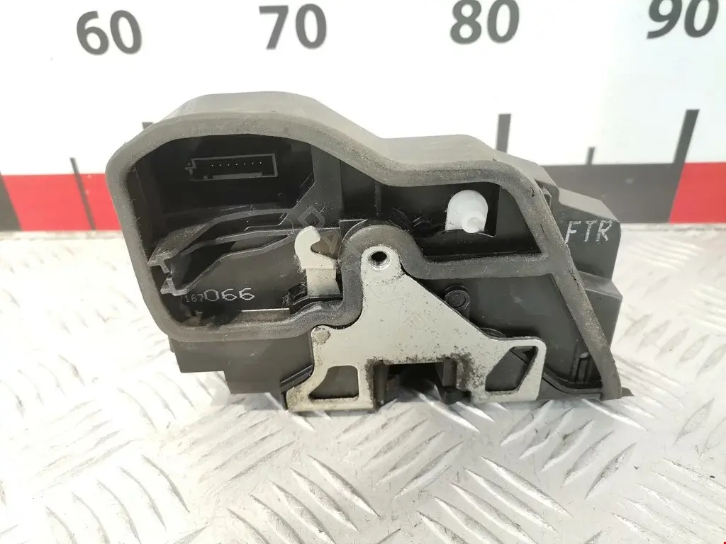 Замок двери 16SKV792, 51217202144, 51217283630