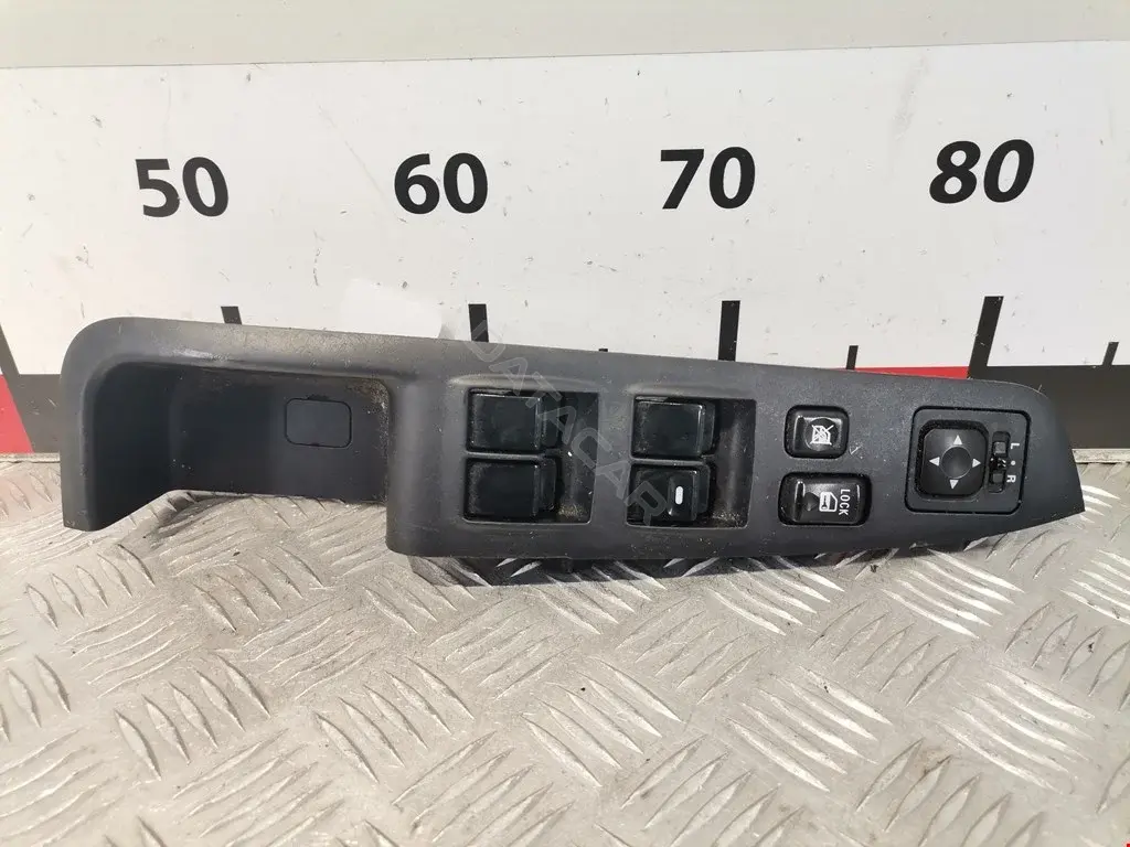 Блок управления стеклоподъемниками 8608A181