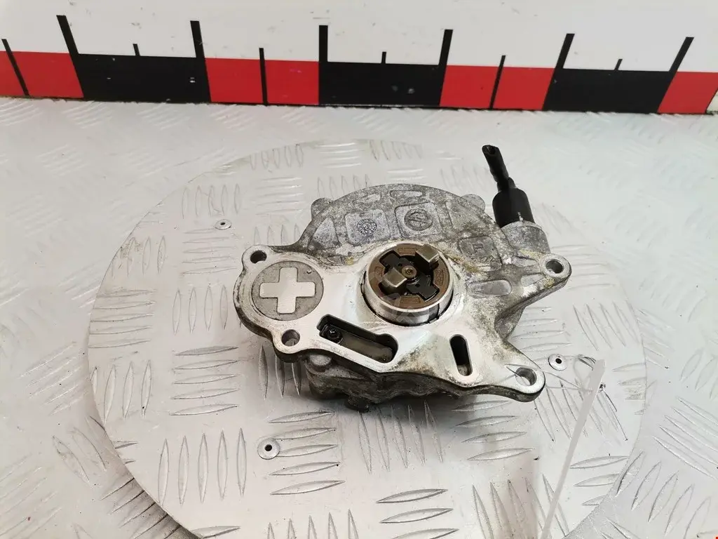 Вакуумный насос 03L145100B, 03L145100C, 03L145100D