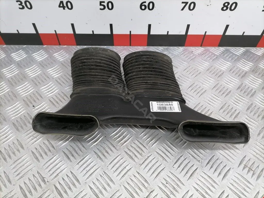 Воздухозаборник 4X439A673AA