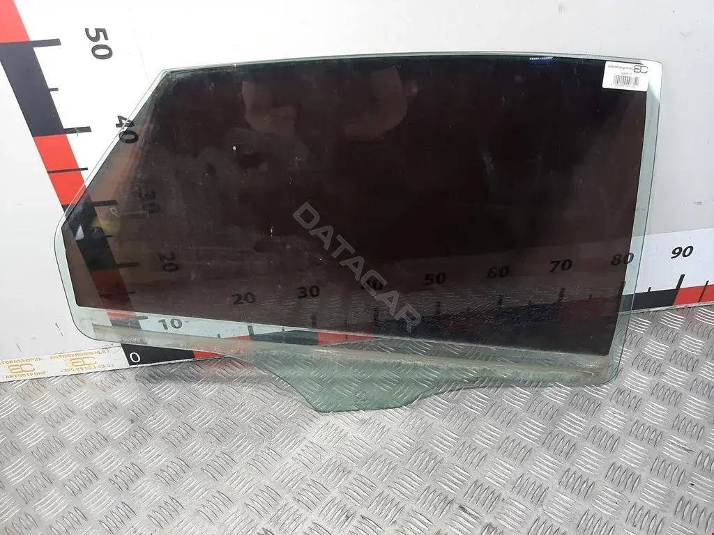 Стекло двери DS7Z5425712A