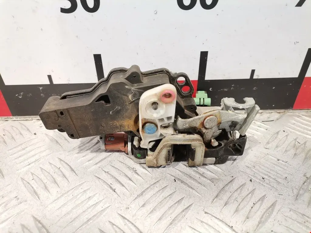 Замок двери 6L1Z78219A64AA
