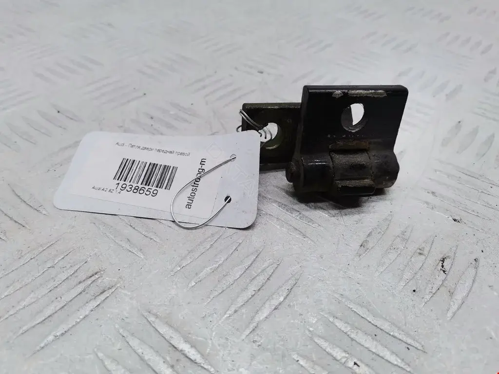 Петля двери 8Z0831402D