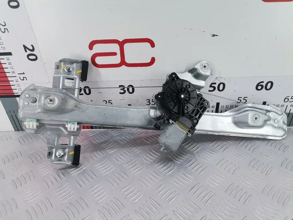 Стеклоподъемник 95299902, 98830SUV11