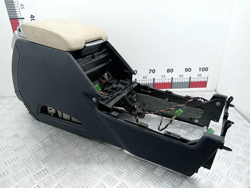 Подлокотник FJB500500LYR