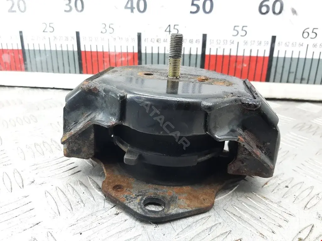 Подушка двигателя (Опора) AV68827