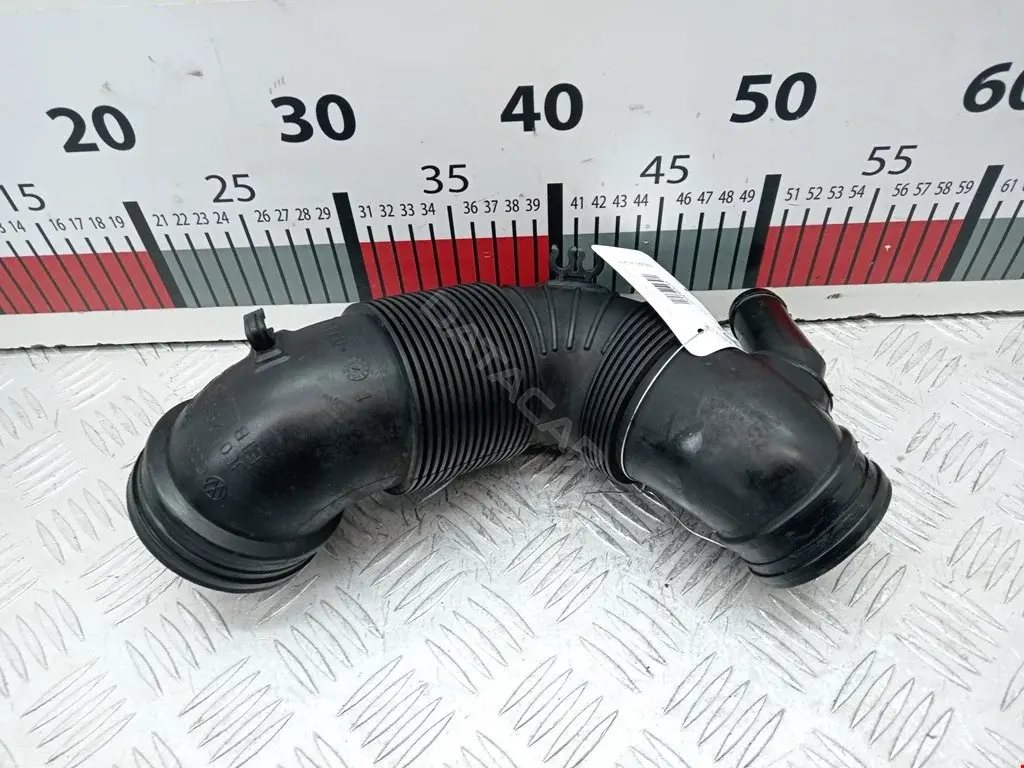Патрубок воздушный 3C0129654AJ