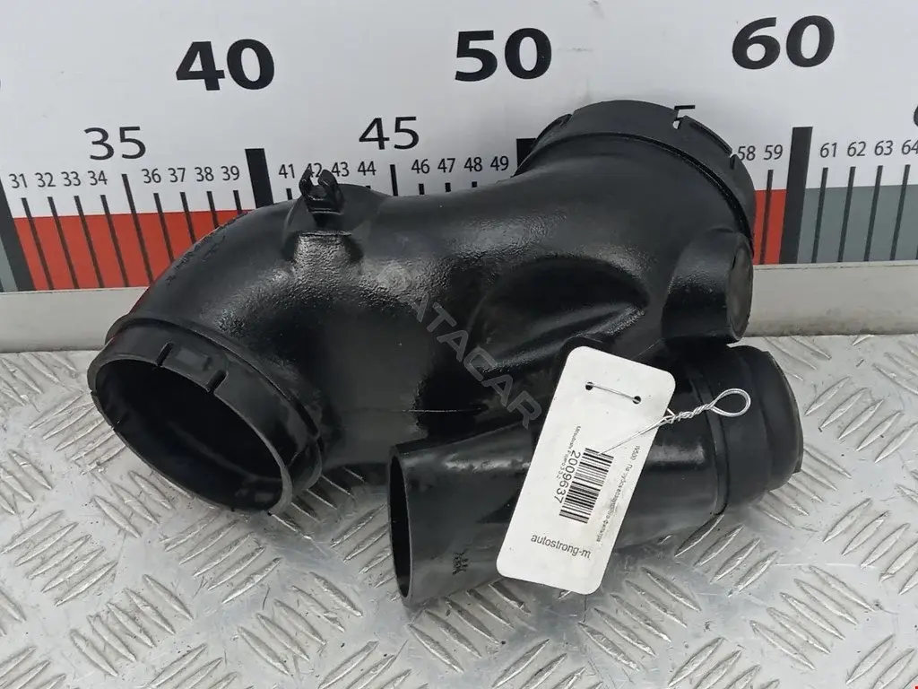 Патрубок воздушный MR481402