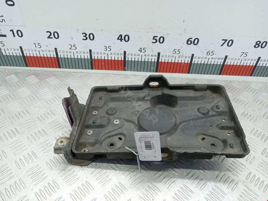 Полка аккумулятора MR440936