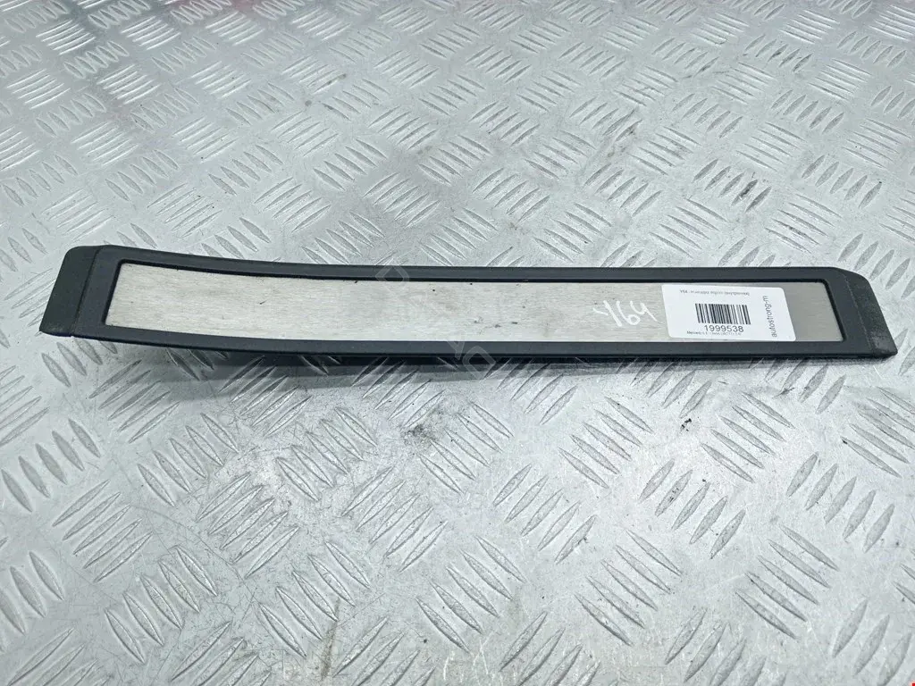 Накладка на порог A2116805535