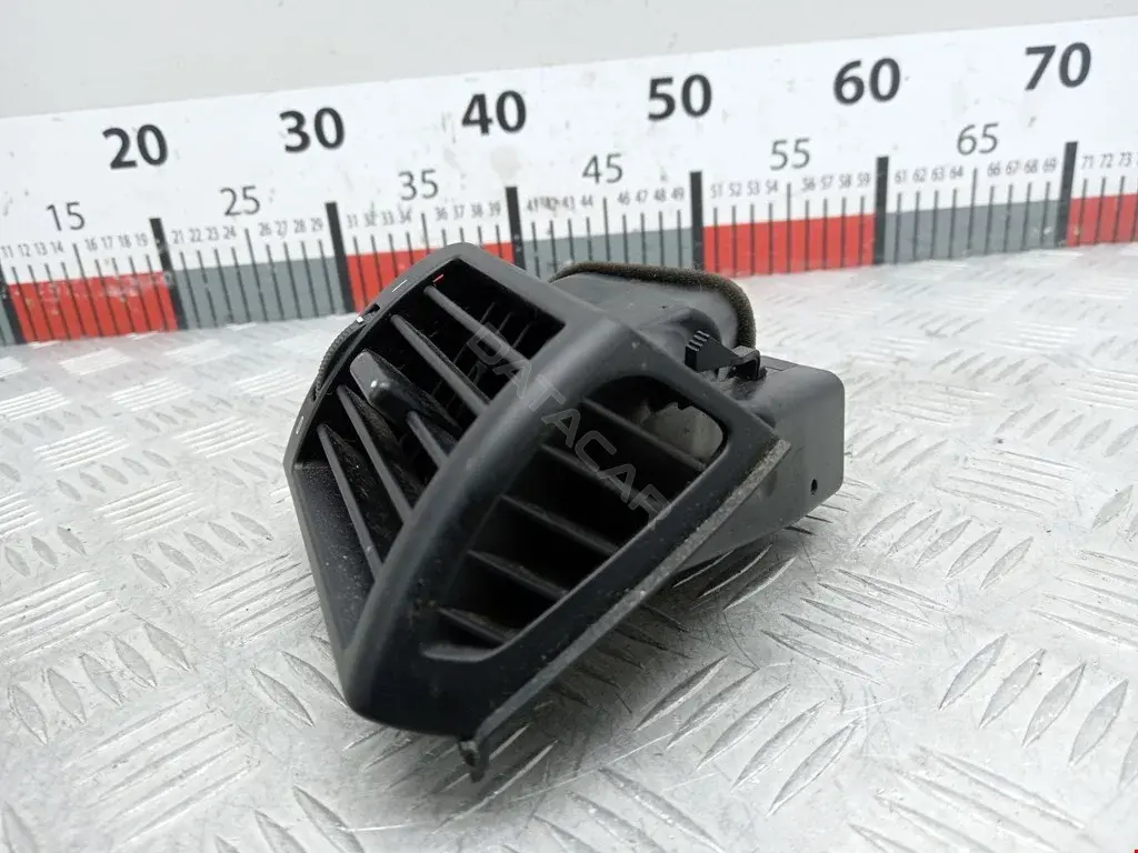Дефлектор обдува салона 64228361897, 64228361898