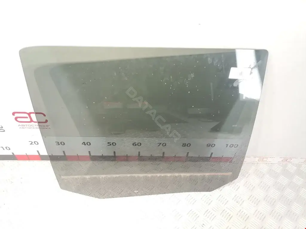 Стекло двери BB5Z7825712C