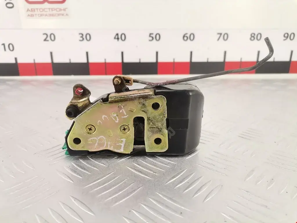 Замок двери 04717472AB