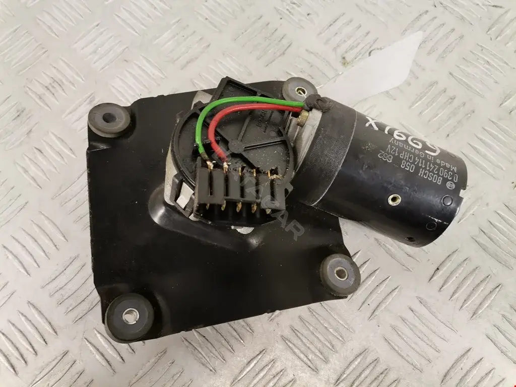 Мотор стеклоочистителя MB952177