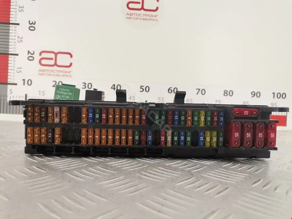 Блок предохранителей 8380407, YQE500050