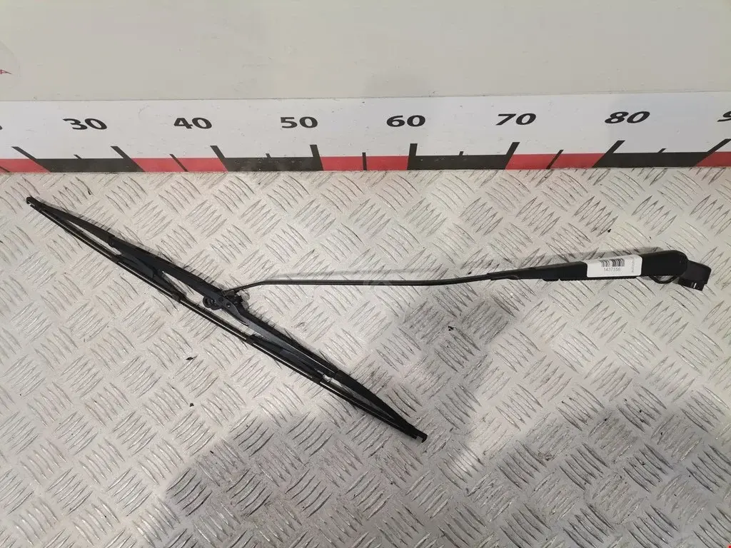 Рычаг стеклоочистителя GJ6J67421A